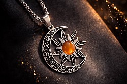 Chaîne et son pendentif lune soleil en acier inoxydable 10euro